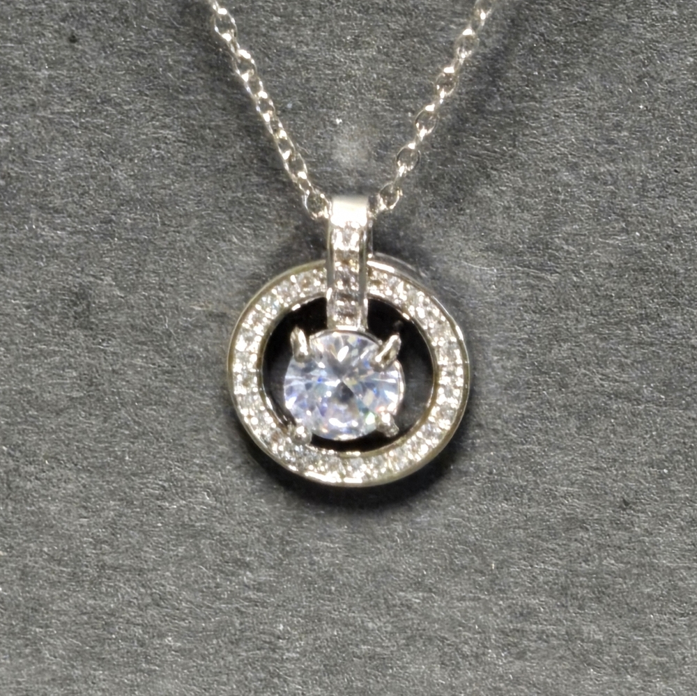 Pictures don't do it justice...1ct simulated diamond pendant and necklac…